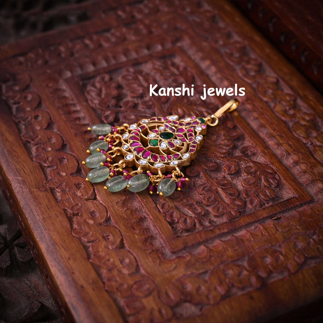 kundan tikka