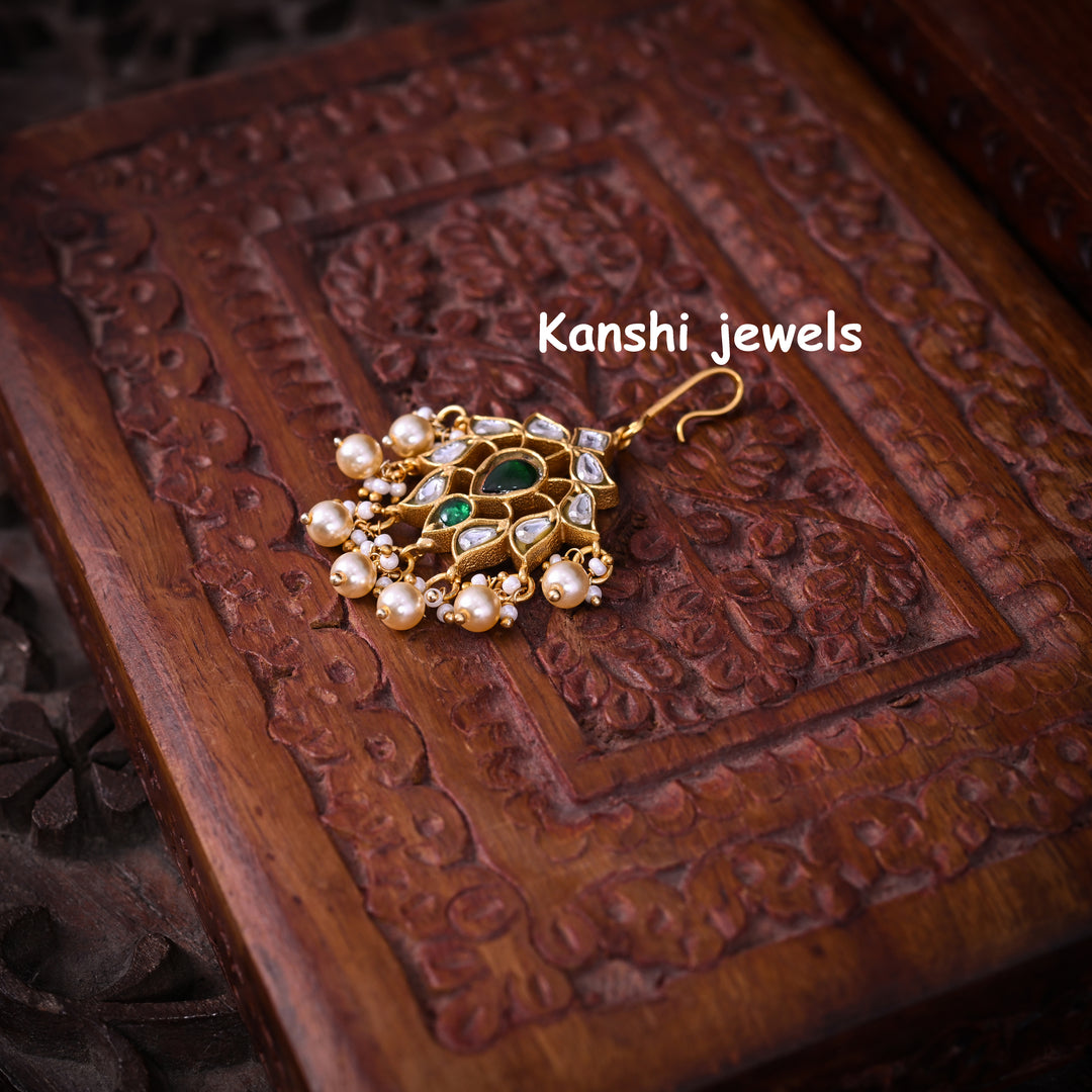 kundan tikka