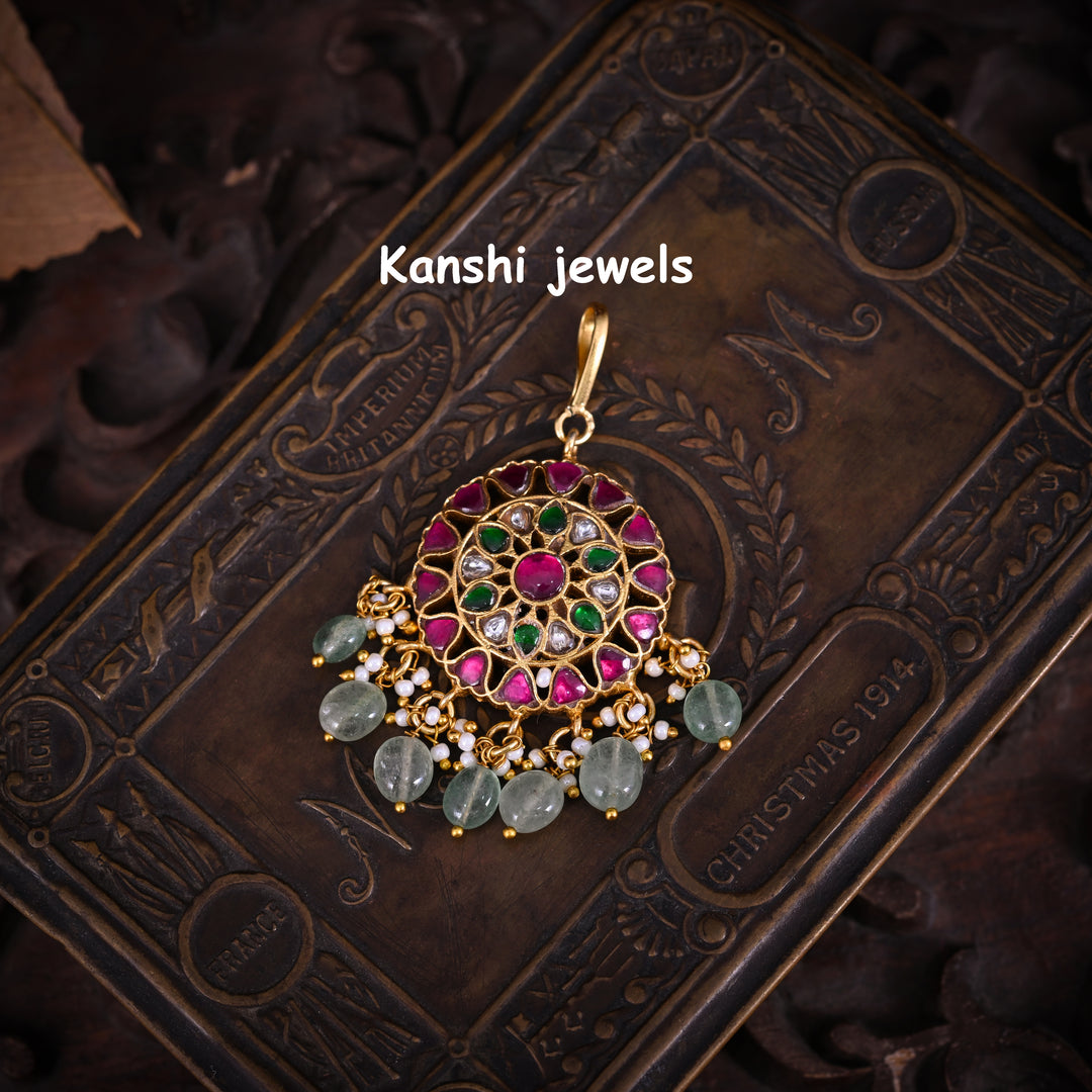kundan tikka