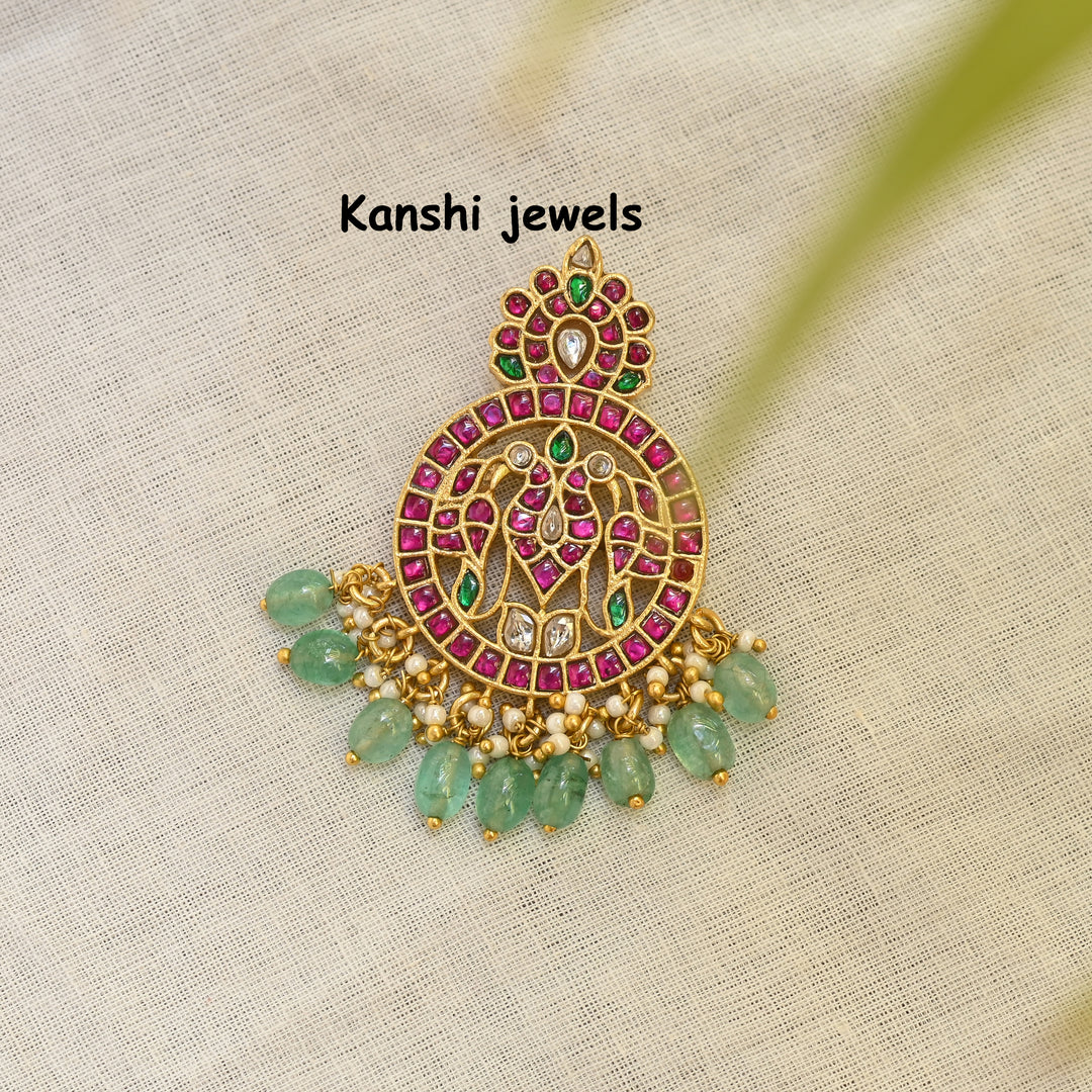 Dulhan Maang Tikka,
Jadau Kundan pendant by Kanshi Jewels