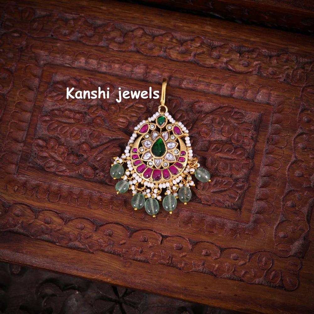 kundan tikka