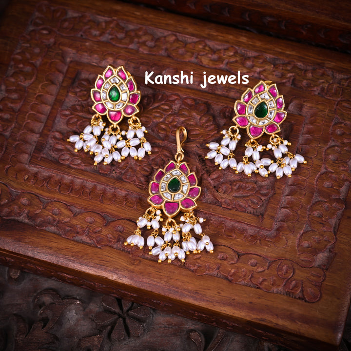 Jadau Kundan Earrings and Maang Tika