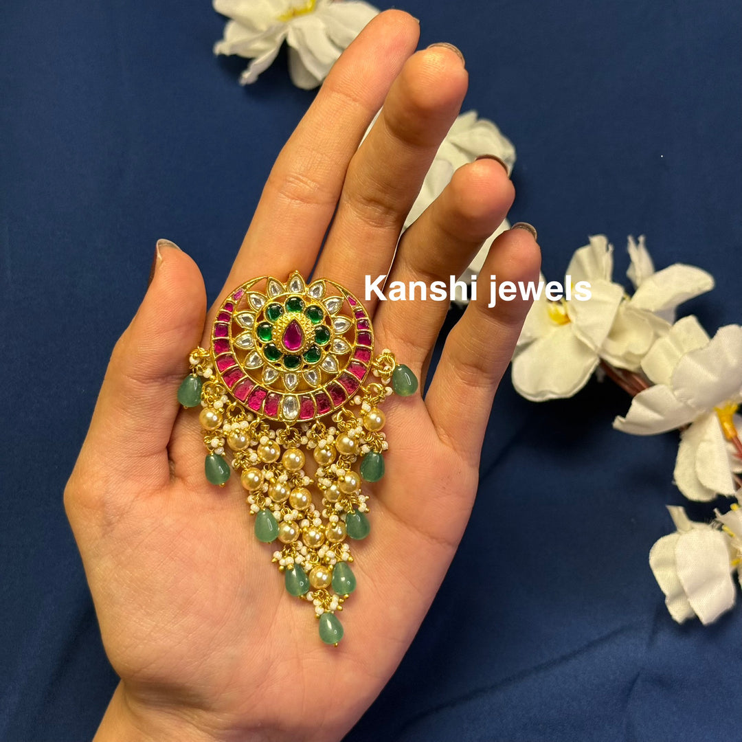 Dulhan Maang Tikka,
Jadau Kundan pendant by Kanshi Jewels