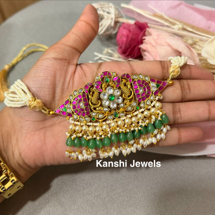 Gold look dulhan chokar