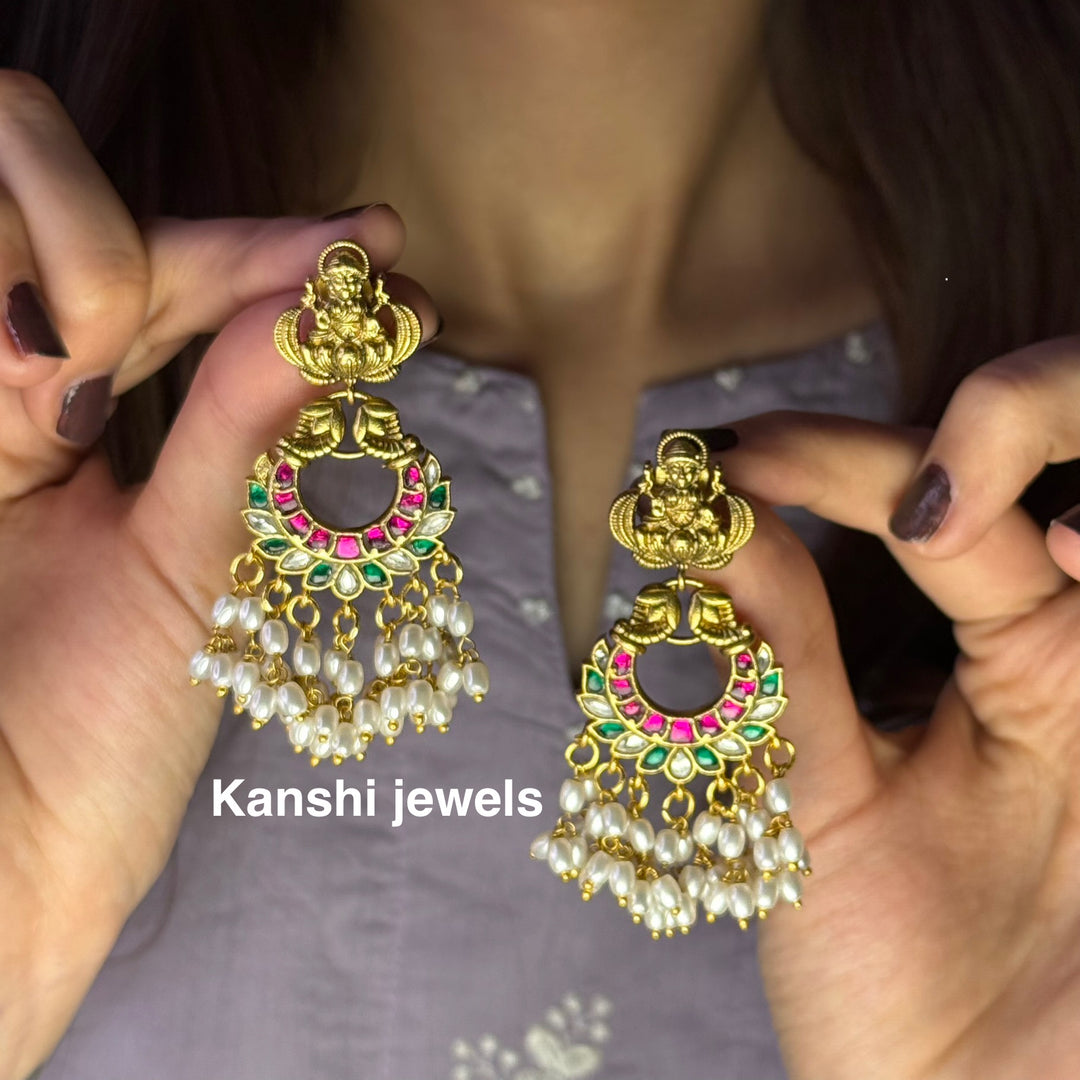 Jadau Kundan earrings by Kanshi Jewels,
Dulhan Kundan earrings,
Traditional Jadau earrings design,
Handcrafted Kundan earrings set,
Gold Jadau earrings for wedding,
Jadau Kundan earrings,
Kundan jhumka earrings,
