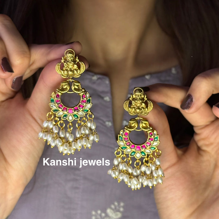 Jadau Kundan earrings by Kanshi Jewels,
Dulhan Kundan earrings,
Traditional Jadau earrings design,
Handcrafted Kundan earrings set,
Gold Jadau earrings for wedding,
Jadau Kundan earrings,
Kundan jhumka earrings,
