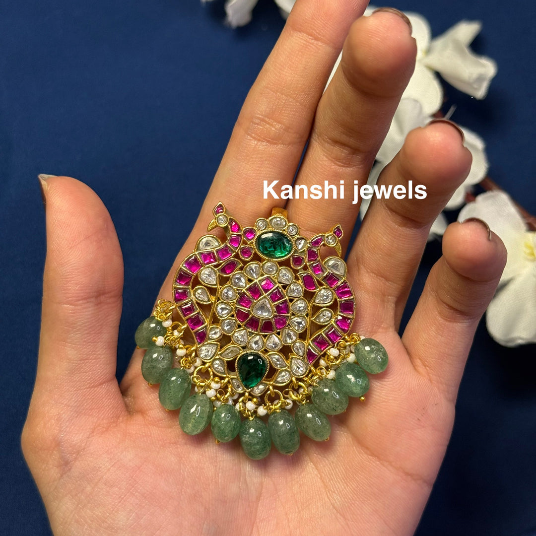 Dulhan Maang Tikka,
Jadau Kundan pendant by Kanshi Jewels