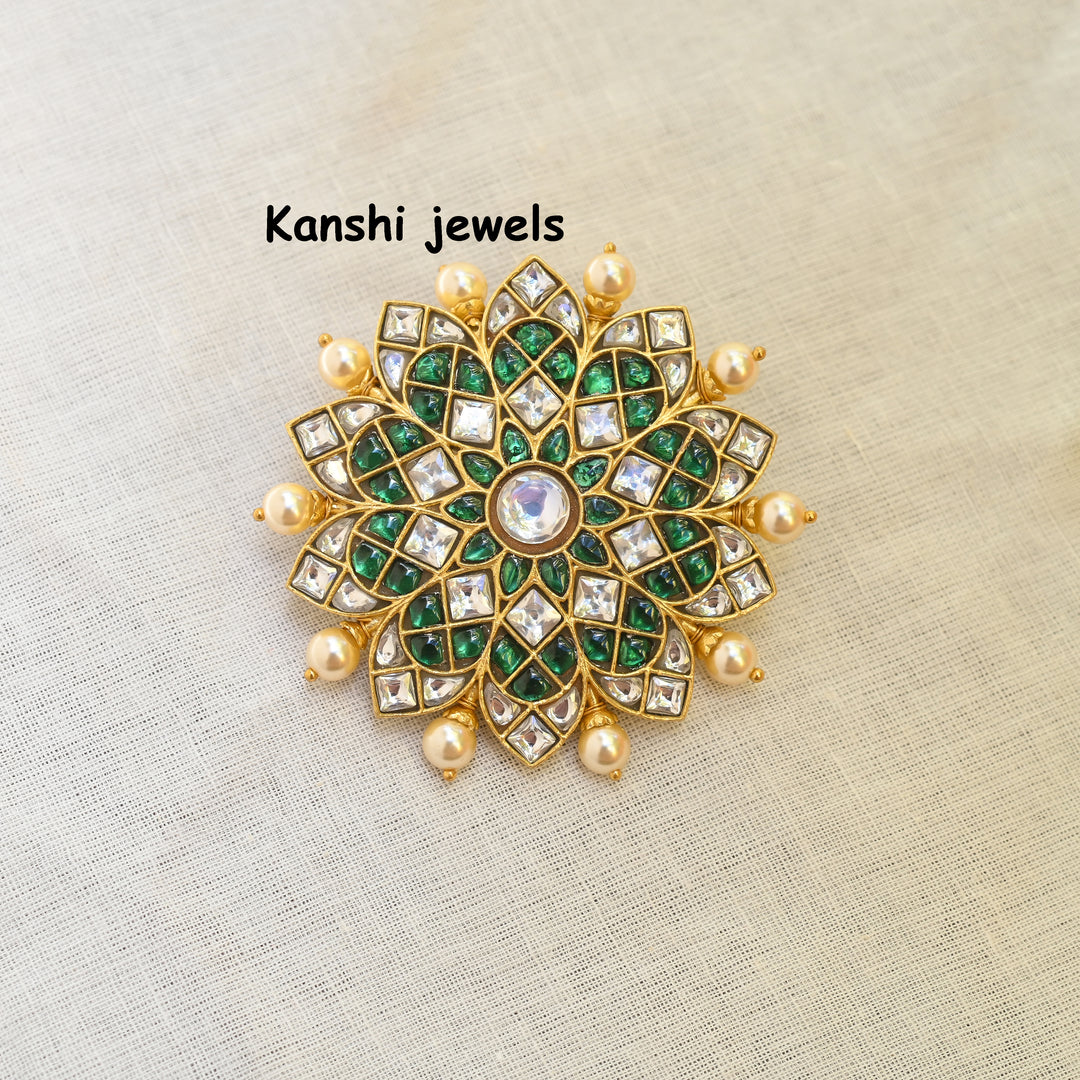 Dulhan Maang Tikka,
Jadau Kundan pendant by Kanshi Jewels