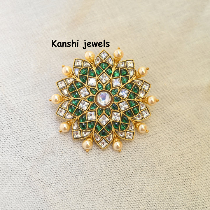 Dulhan Maang Tikka,
Jadau Kundan pendant by Kanshi Jewels