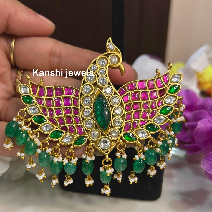 Dulhan Maang Tikka,
Jadau Kundan pendant by Kanshi Jewels