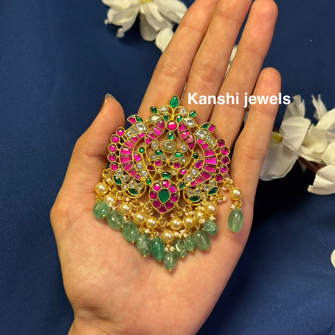 Dulhan Maang Tikka,
Jadau Kundan pendant by Kanshi Jewels