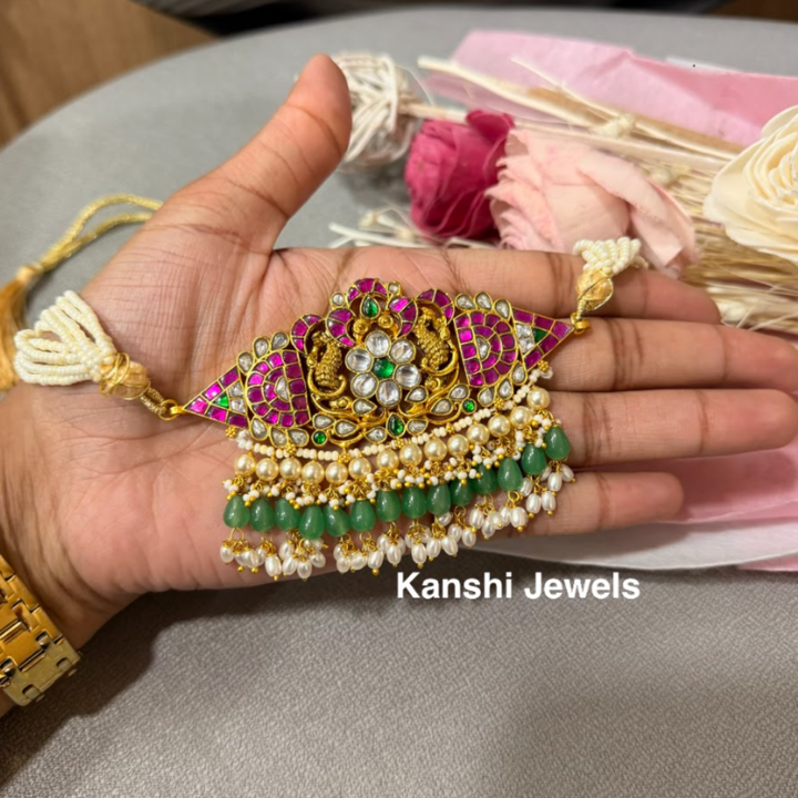 Gold look dulhan chokar