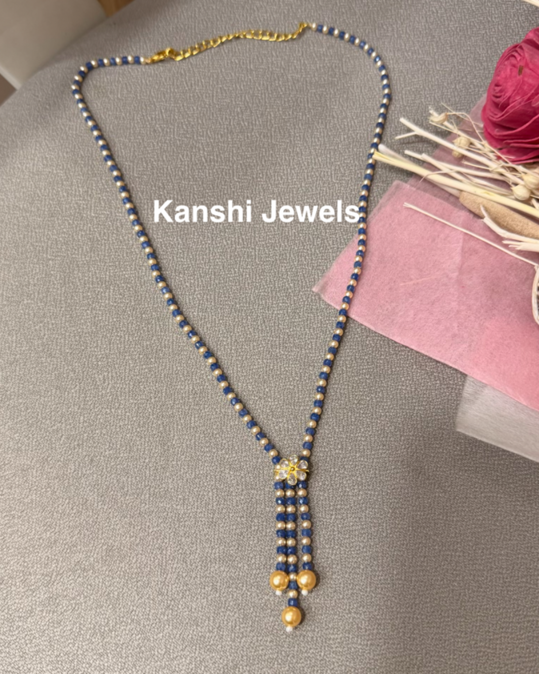 Elegant blue cutting with pearls sleek chain necklace
