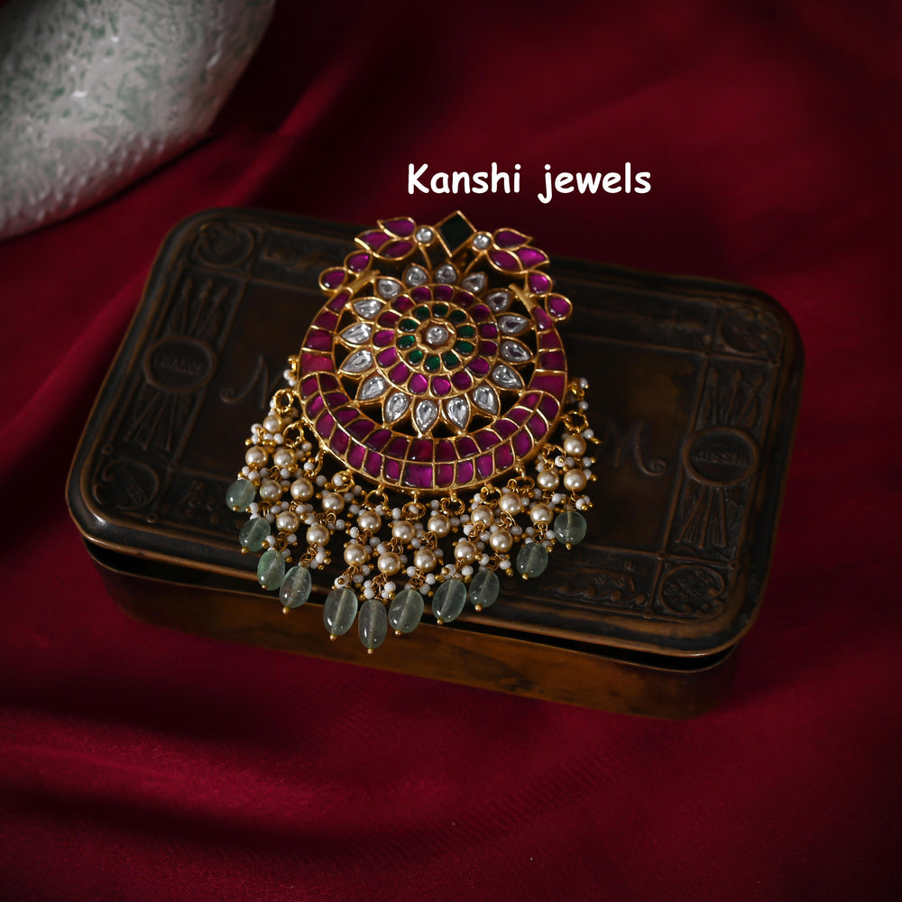 jadau pendant set, Dulhan Maang Tikka,
Jadau Kundan pendant by Kanshi Jewels,
Traditional Kundan pendant,
Dulhan Jadau pendant design,
Handcrafted Kundan jewellery pendant,
Gold Jadau Kundan locket,
Kundan pendant with pearls,
Wedding Jadau Kundan pendant,