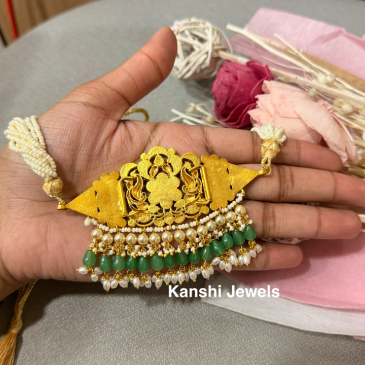 Gold look dulhan chokar