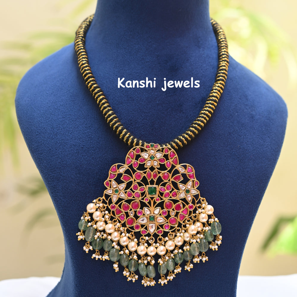 Kundan Choker