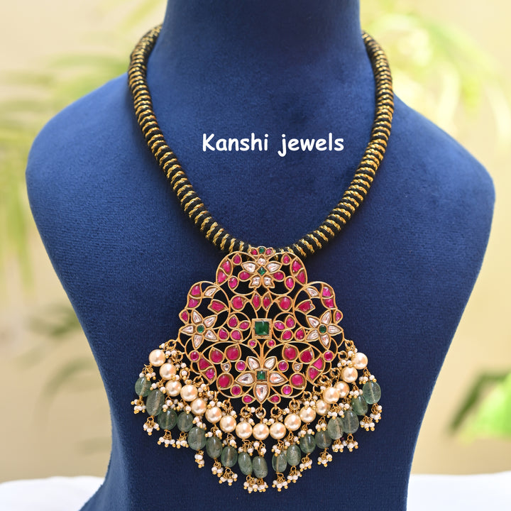 Kundan Choker