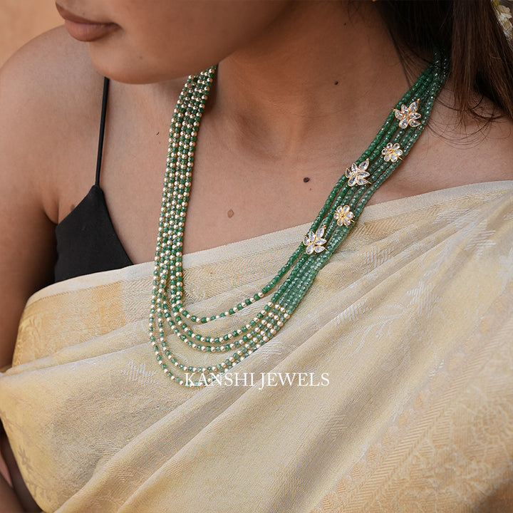 Classic emerald diamond motives necklace