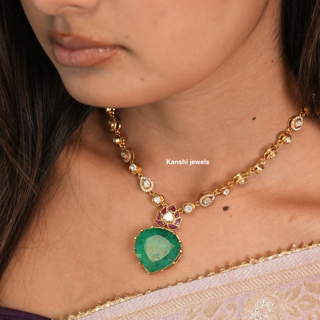 Heart Emerald Motive Diamond Jadau Fusion Classic Necklace Earring Set