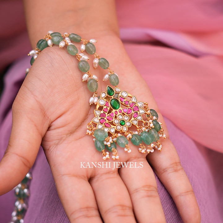 Elegant jadau pendant and chain