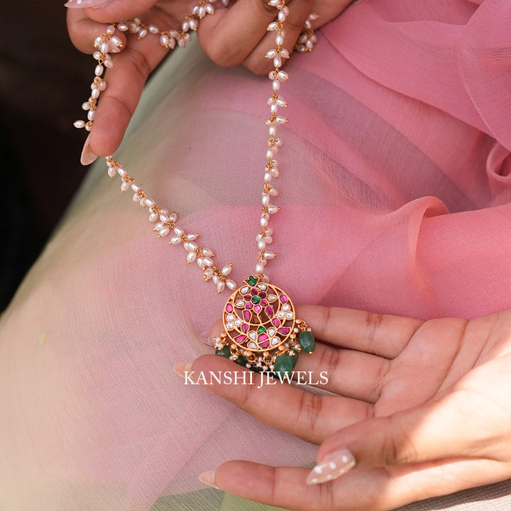 Elegant jadau pendant with rice pearls chain