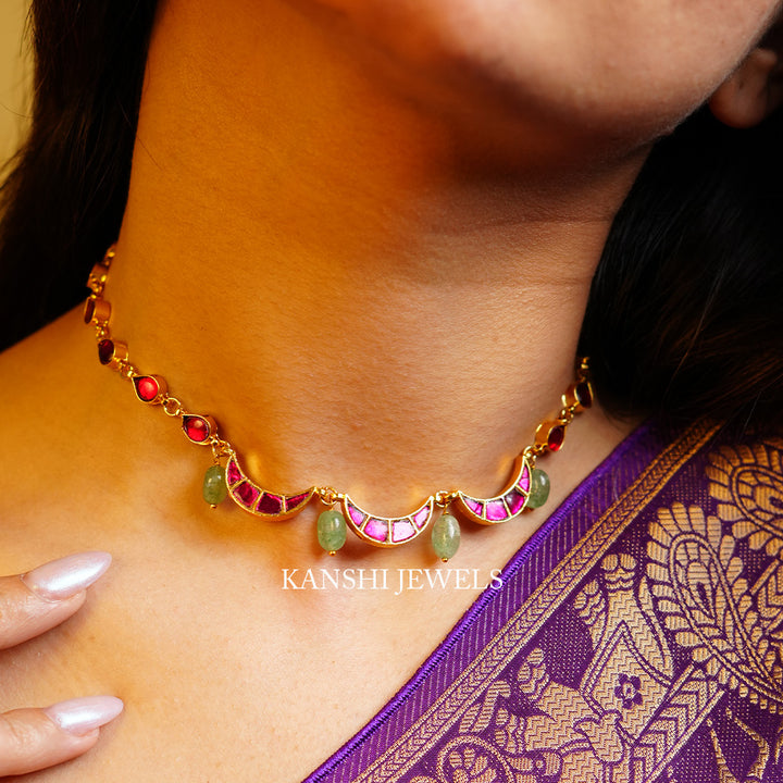 Elegant sheek jadau necklace and earring set