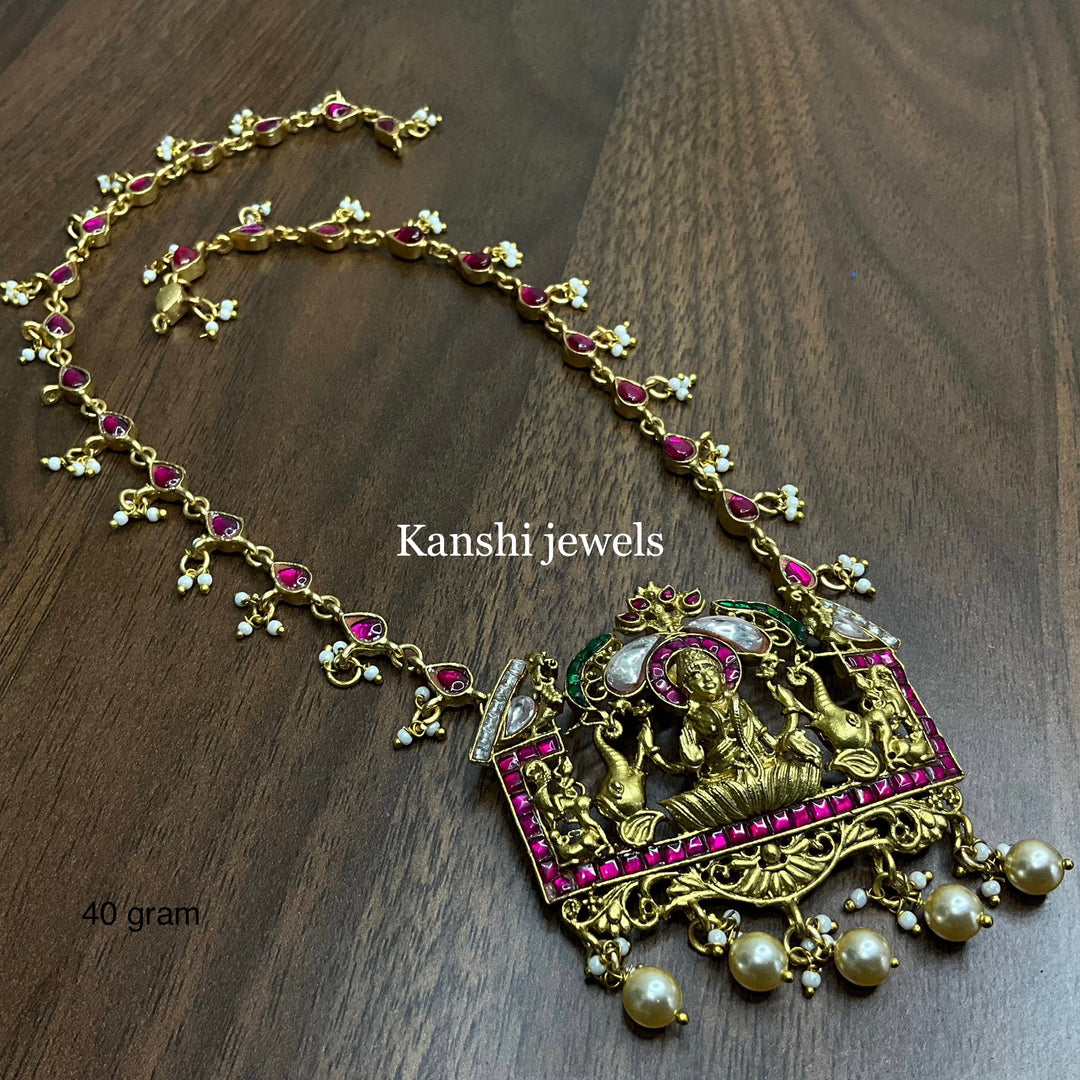 Pearl necklace by Kanshi Jewels,
Dulhan pearl necklace