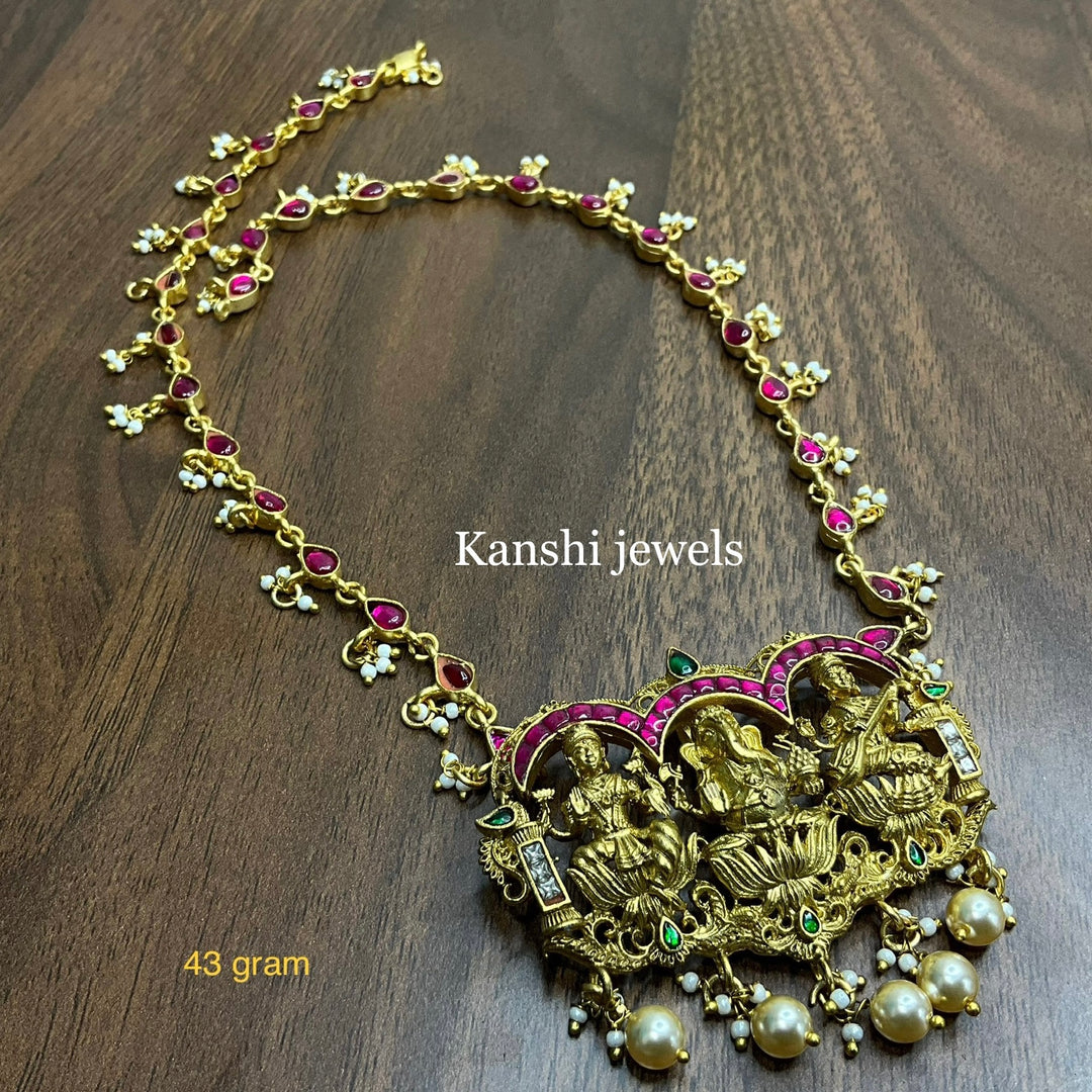 Pearl necklace by Kanshi Jewels,
Dulhan pearl necklace