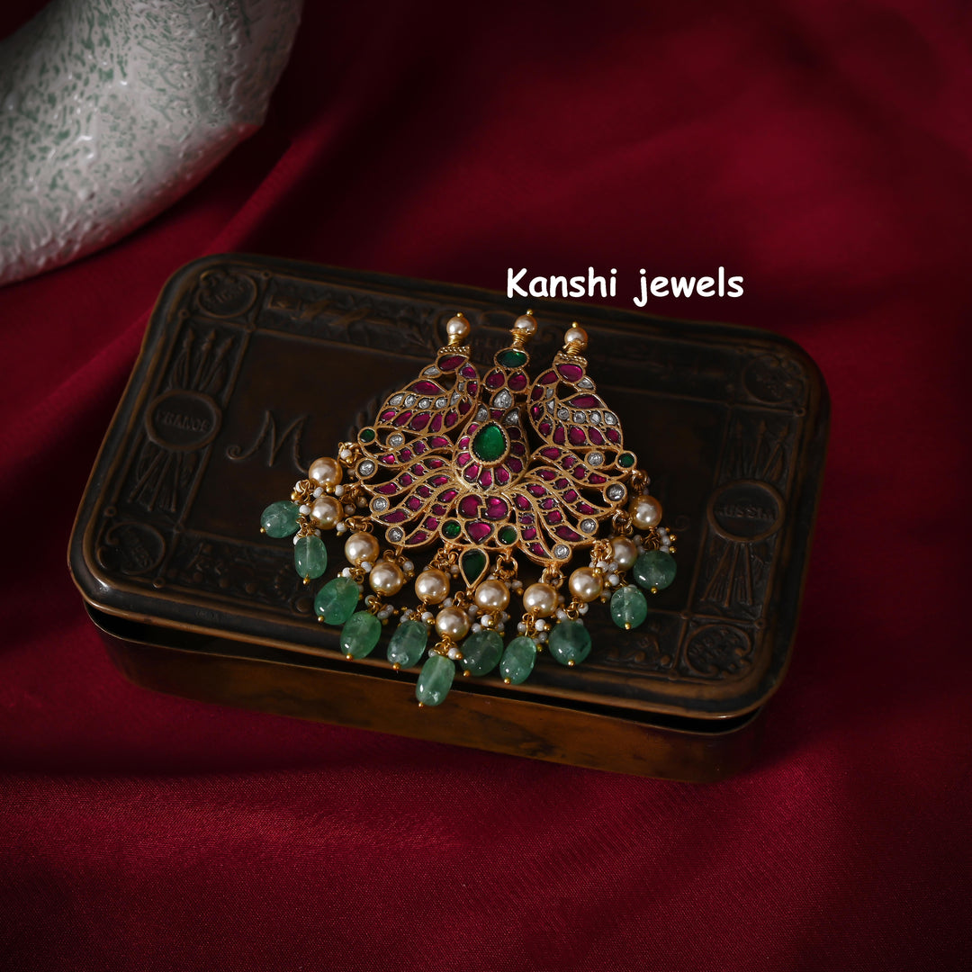 Dulhan Maang Tikka,
Jadau Kundan pendant by Kanshi Jewels