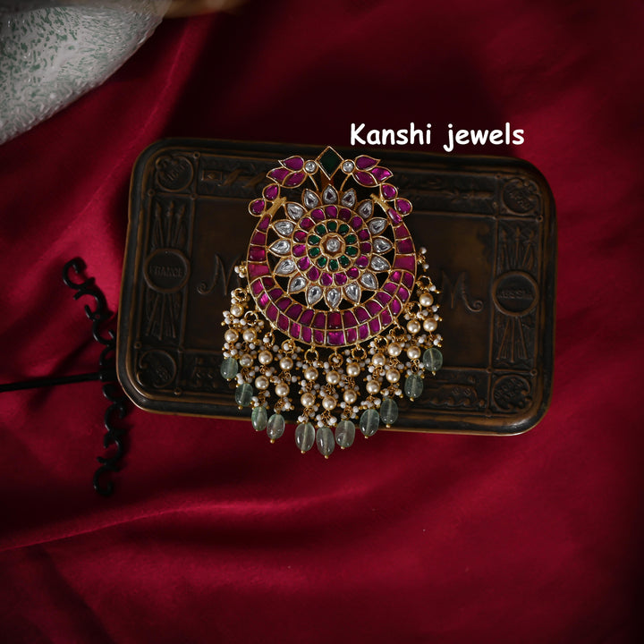 Jadau Kundan Pendant , Dulhan Maang Tikka,
Jadau Kundan pendant by Kanshi Jewels,
Traditional Kundan pendant,
Dulhan Jadau pendant design,
Handcrafted Kundan jewellery pendant,
Gold Jadau Kundan locket,
Kundan pendant with pearls,
Wedding Jadau Kundan pendant,