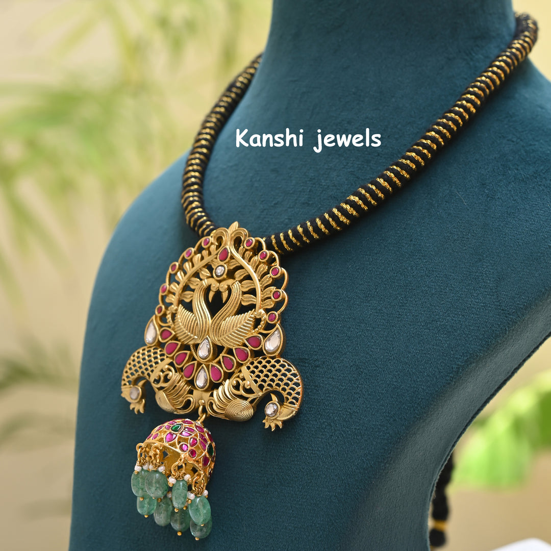 Jadau Kundan Choker
