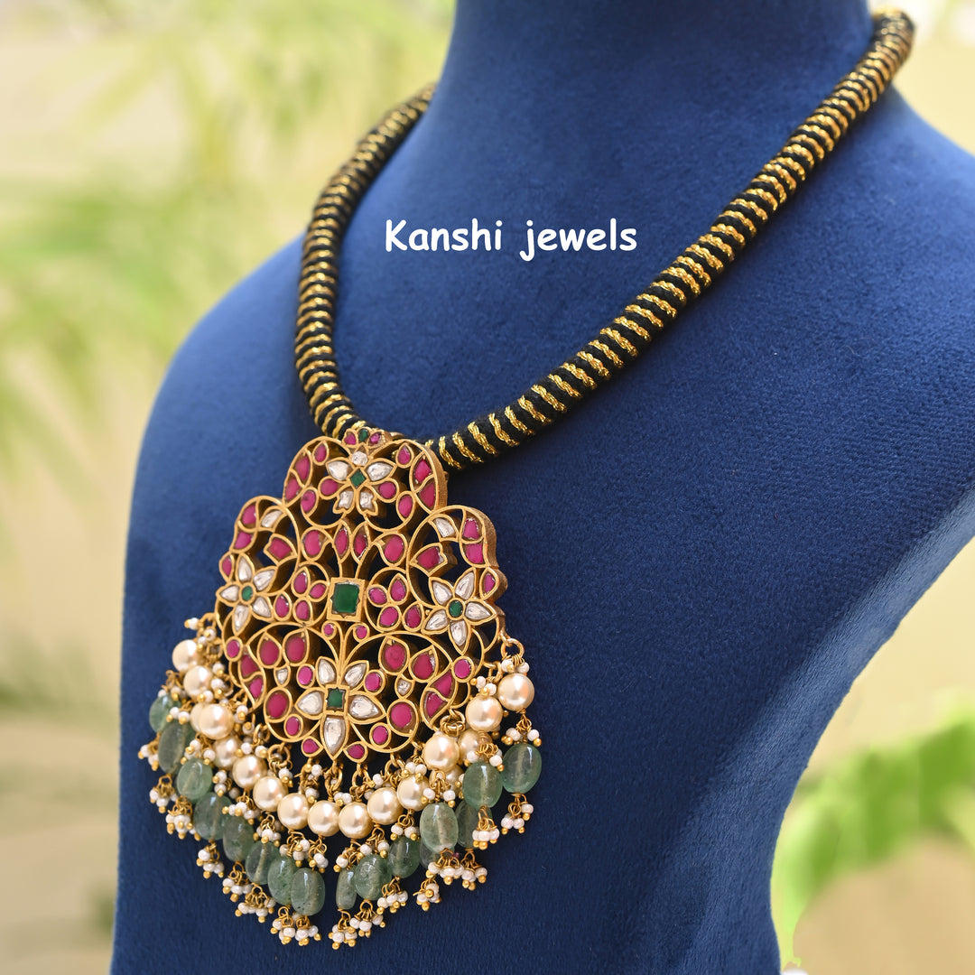 Jadau Kundan Choker