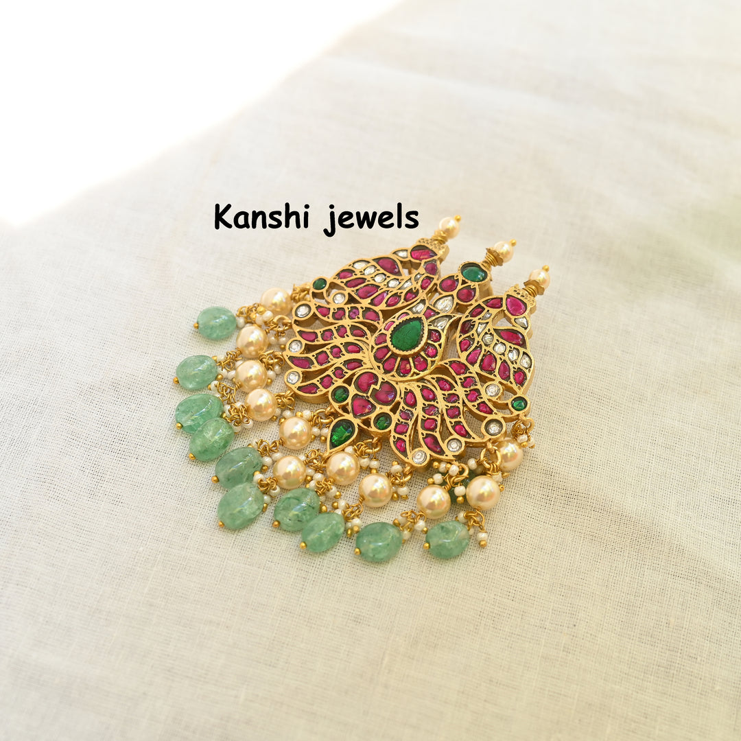 Dulhan Maang Tikka,
Jadau Kundan pendant by Kanshi Jewels