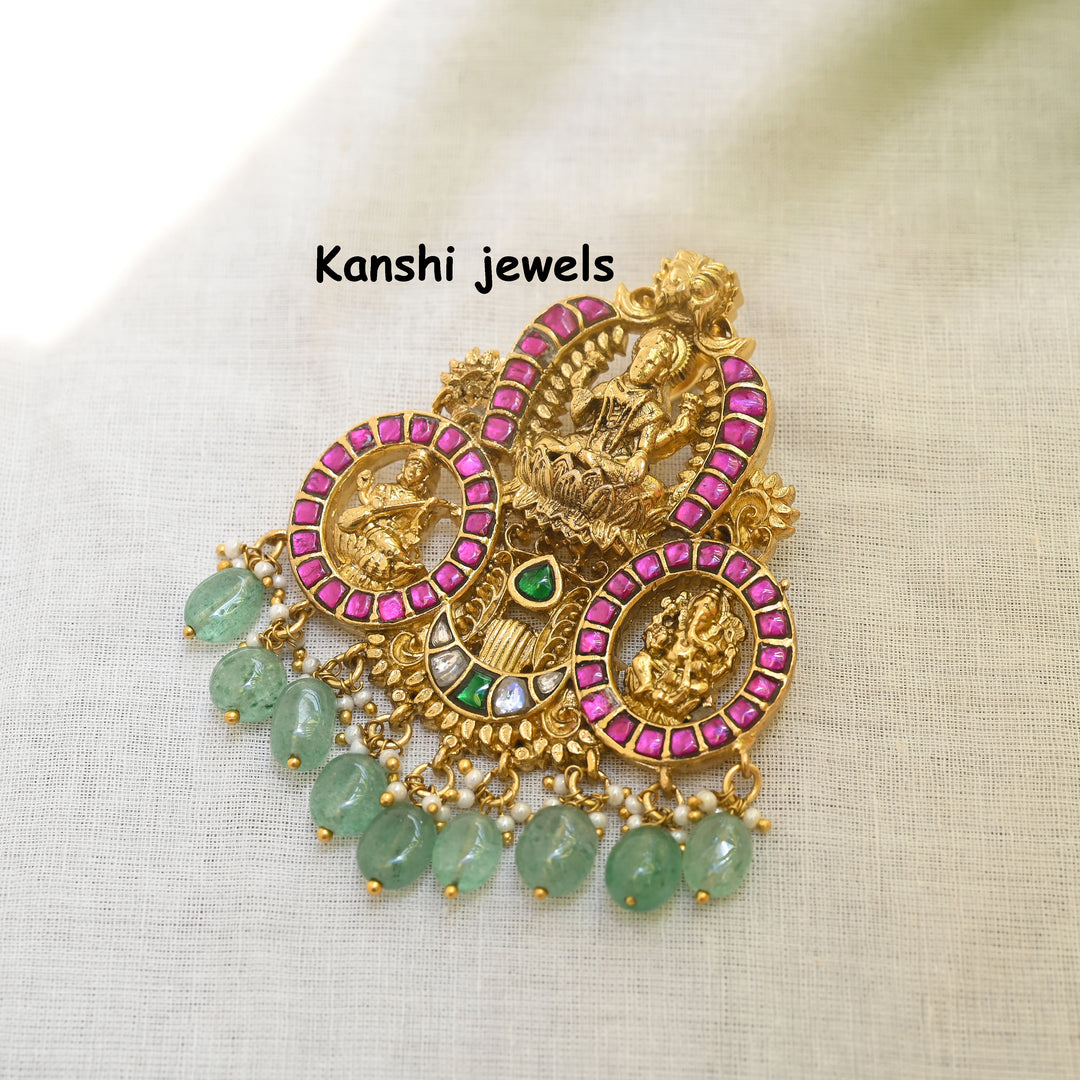 Dulhan Maang Tikka,
Jadau Kundan pendant by Kanshi Jewels
