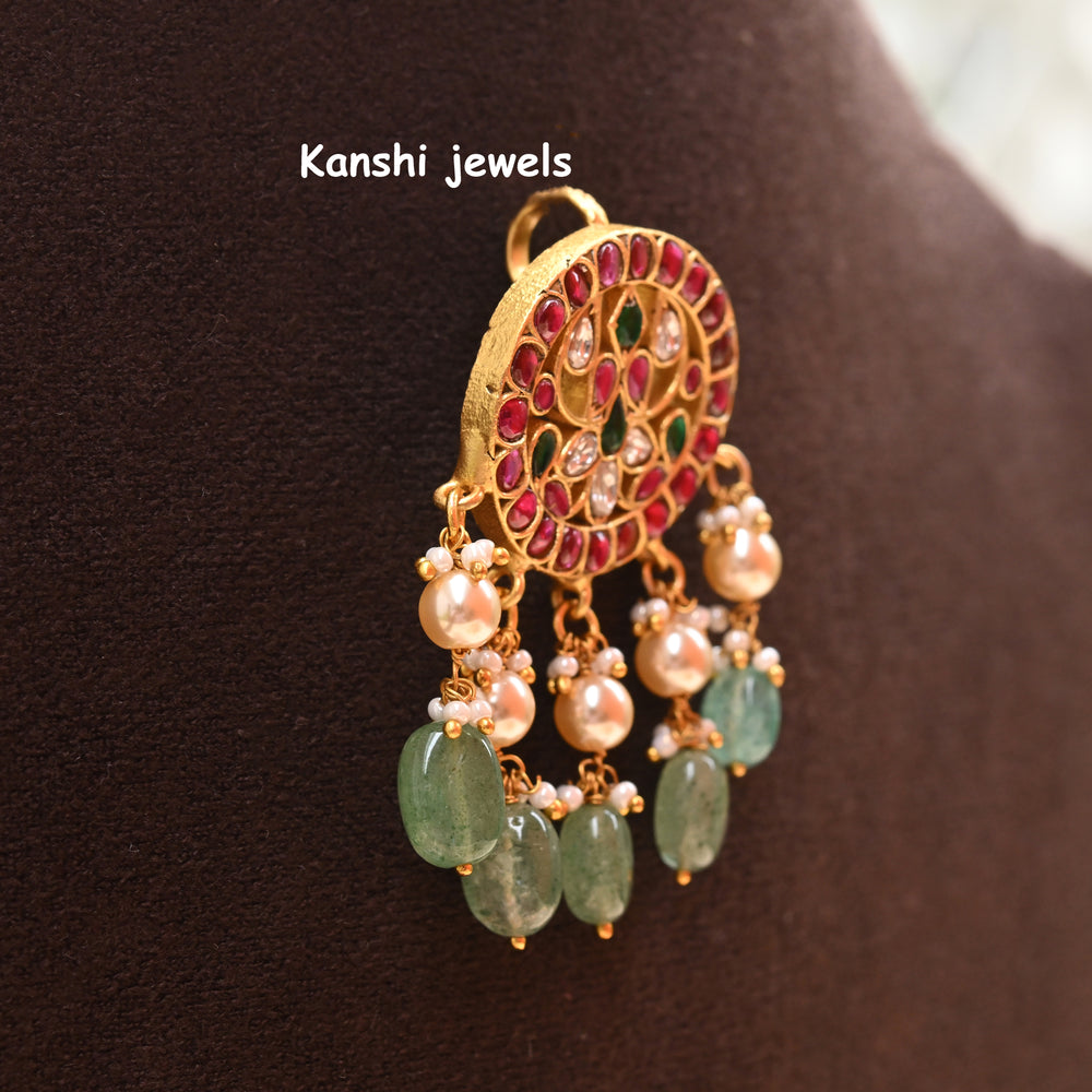 Dulhan Maang Tikka,
Jadau Kundan pendant by Kanshi Jewels