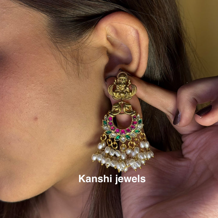 Jadau Kundan earrings by Kanshi Jewels,
Dulhan Kundan earrings,
Traditional Jadau earrings design,
Handcrafted Kundan earrings set,
Gold Jadau earrings for wedding,
Jadau Kundan earrings,
Kundan jhumka earrings,
