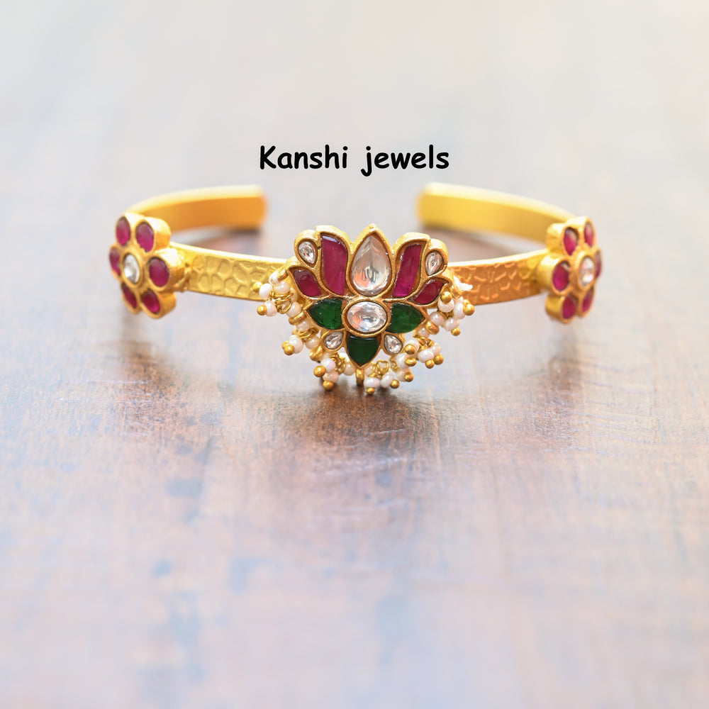 Jadau Bangle by Kanshi Jewels,
Dulan Bangle