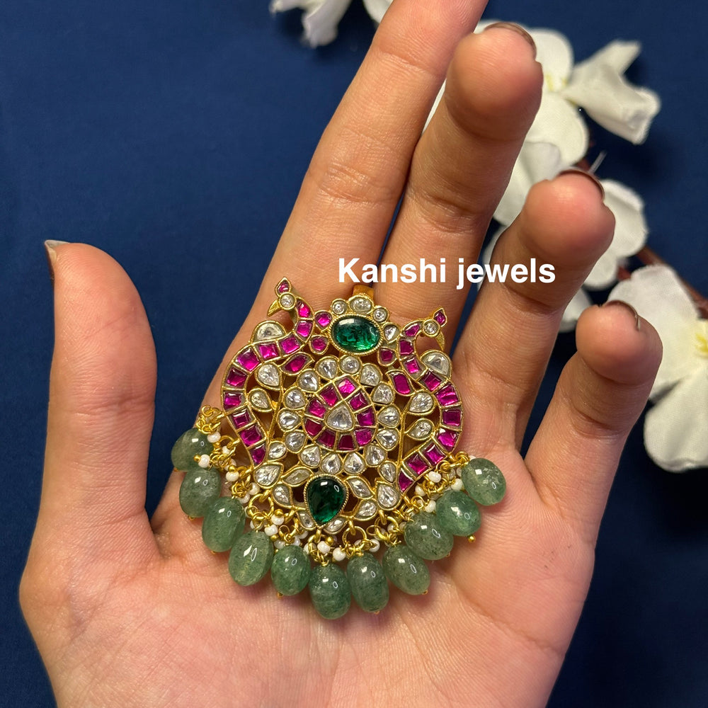 Dulhan Maang Tikka,
Jadau Kundan pendant by Kanshi Jewels
