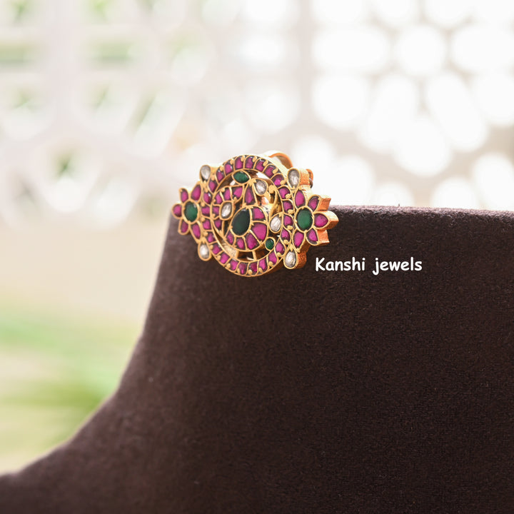 Dulhan Maang Tikka,
Jadau Kundan pendant by Kanshi Jewels