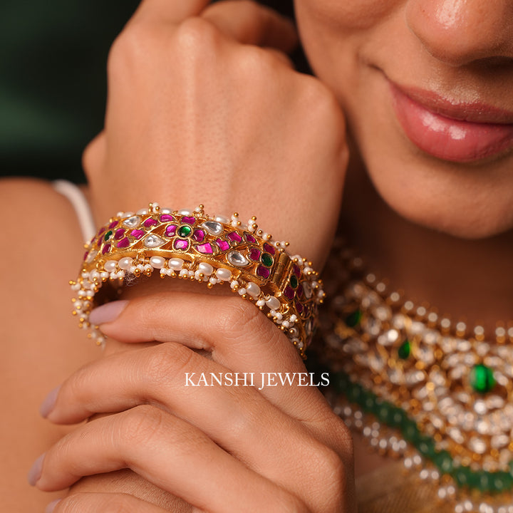 Jadau 2.4 screw open bangle