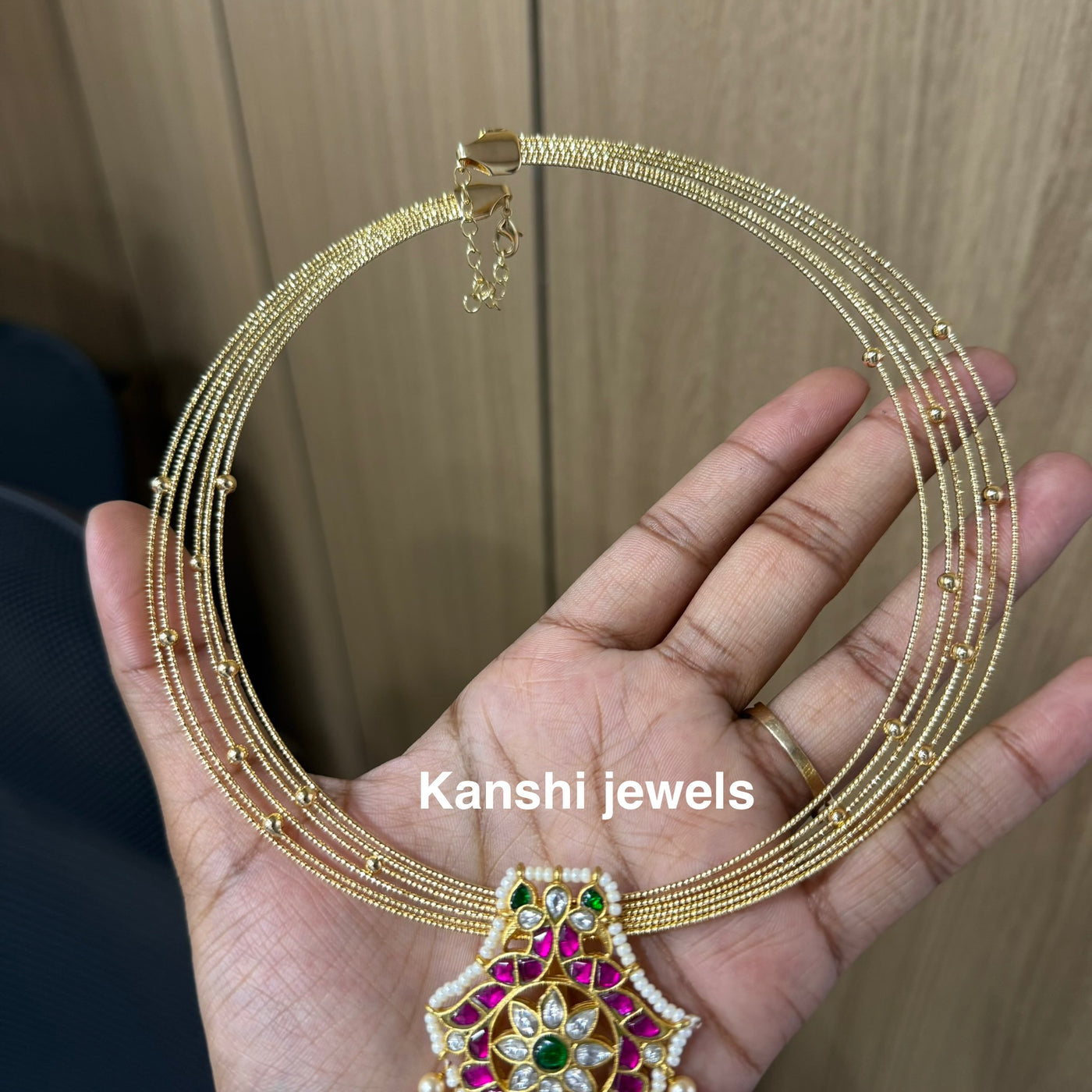 Jadau pendant with multipurpose detachable hasli
