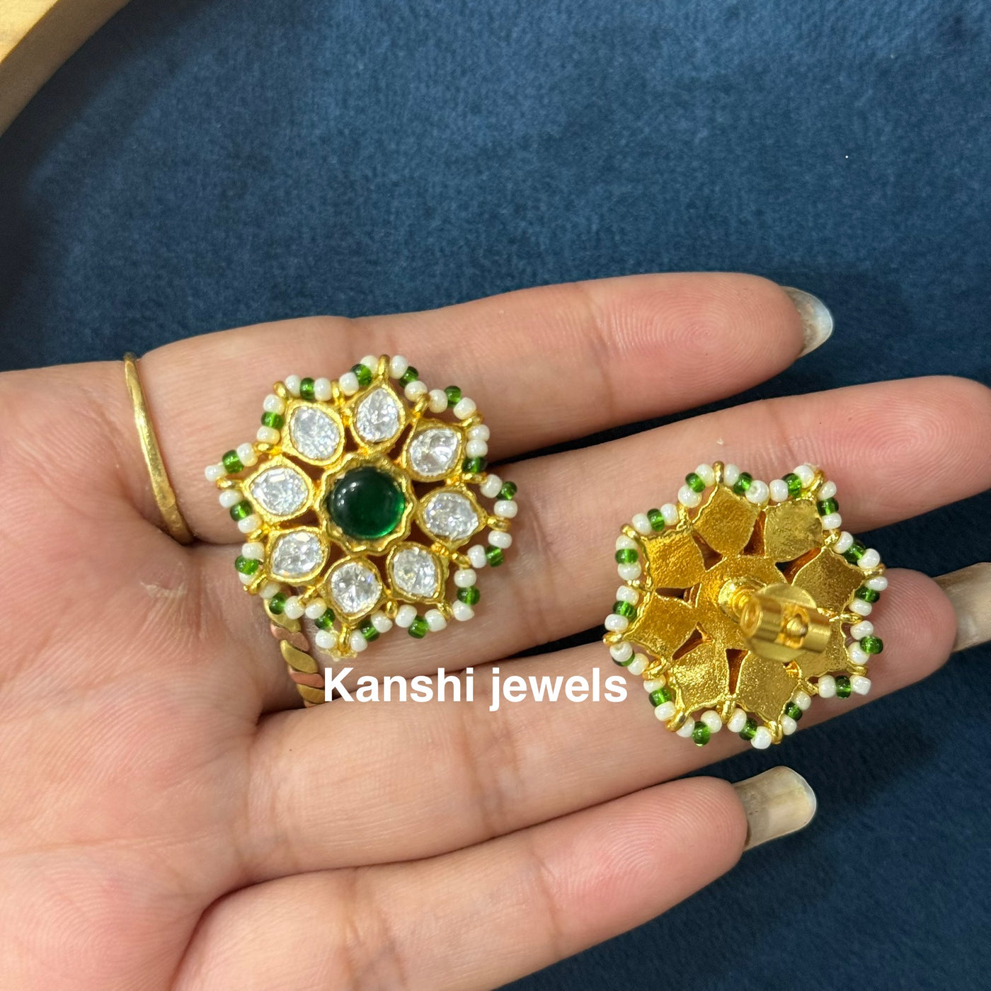 Mossanite studs