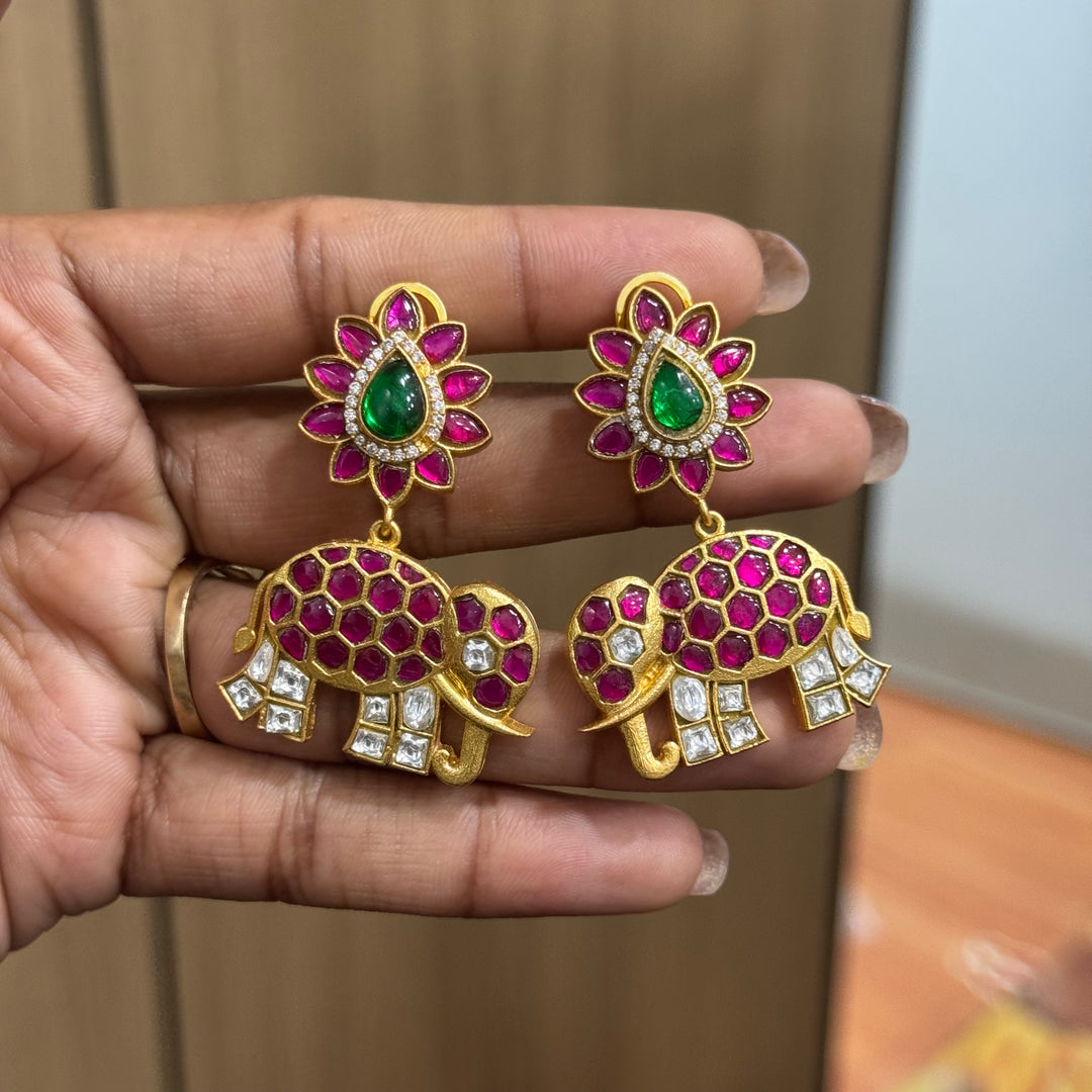 Jadau Kundan earrings by Kanshi Jewels,
Dulhan Kundan earrings,
Traditional Jadau earrings design,
Handcrafted Kundan earrings set,
Gold Jadau earrings for wedding,
Jadau Kundan earrings,
Kundan jhumka earrings,
