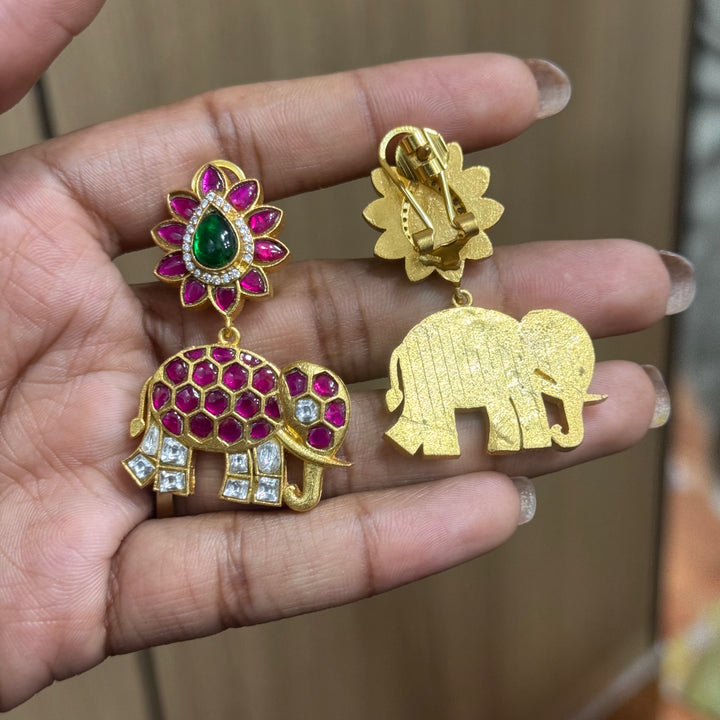Jadau Kundan earrings by Kanshi Jewels,
Dulhan Kundan earrings,
Traditional Jadau earrings design,
Handcrafted Kundan earrings set,
Gold Jadau earrings for wedding,
Jadau Kundan earrings,
Kundan jhumka earrings,

