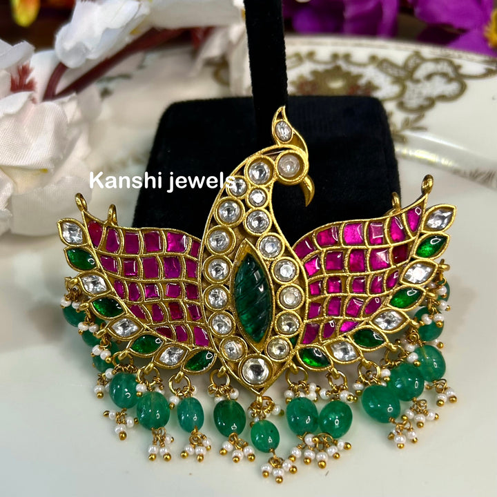 Dulhan Maang Tikka,
Jadau Kundan pendant by Kanshi Jewels