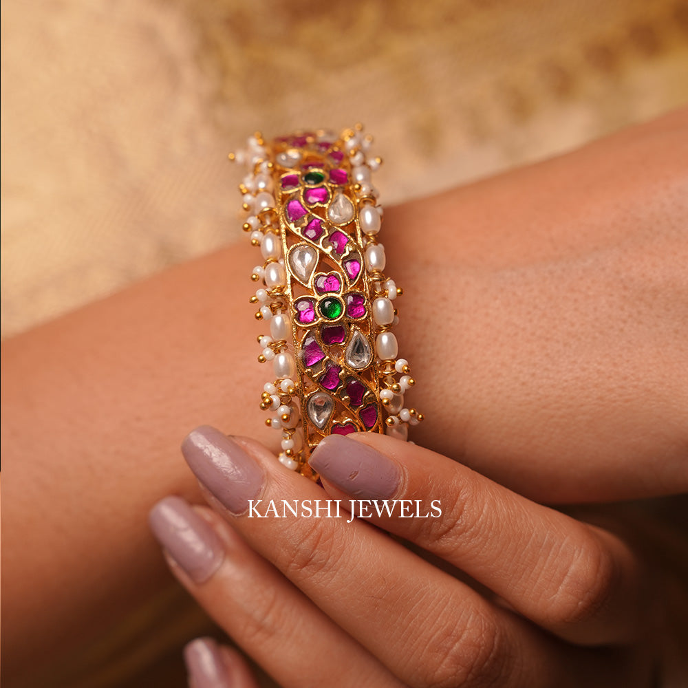 Jadau 2.4 screw open bangle