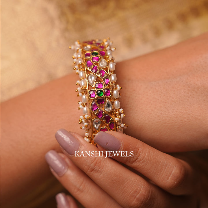 Jadau 2.4 screw open bangle