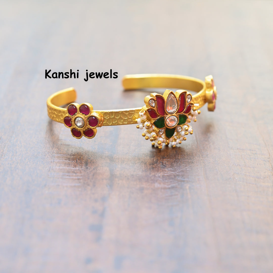 Jadau Bangle by Kanshi Jewels,
Dulan Bangle