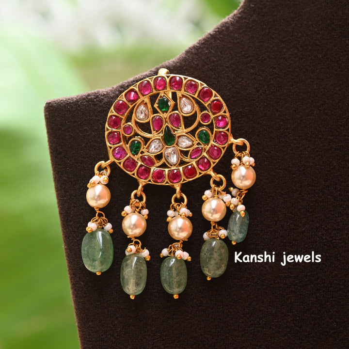 Dulhan Maang Tikka,
Jadau Kundan pendant by Kanshi Jewels