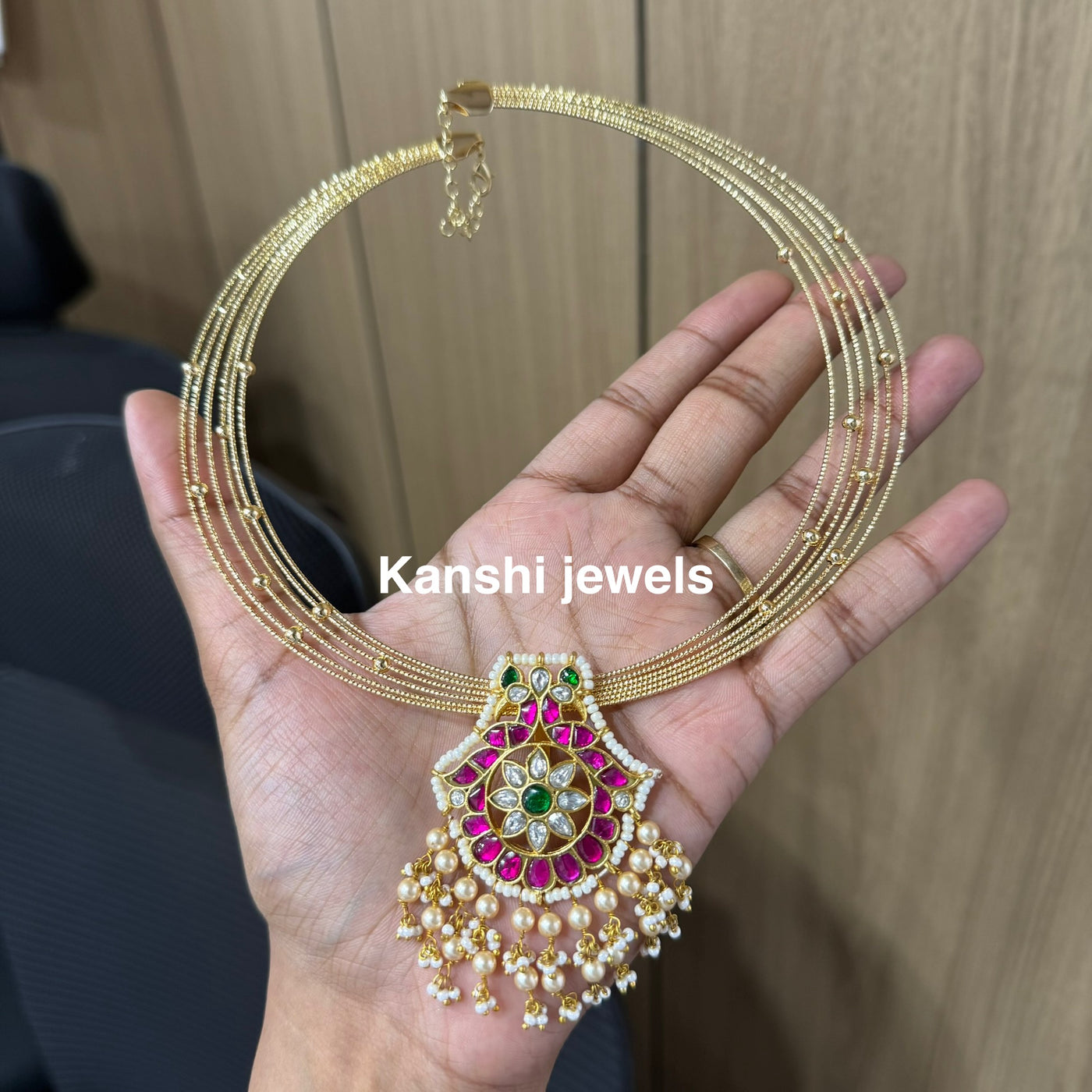 Jadau pendant with multipurpose detachable hasli